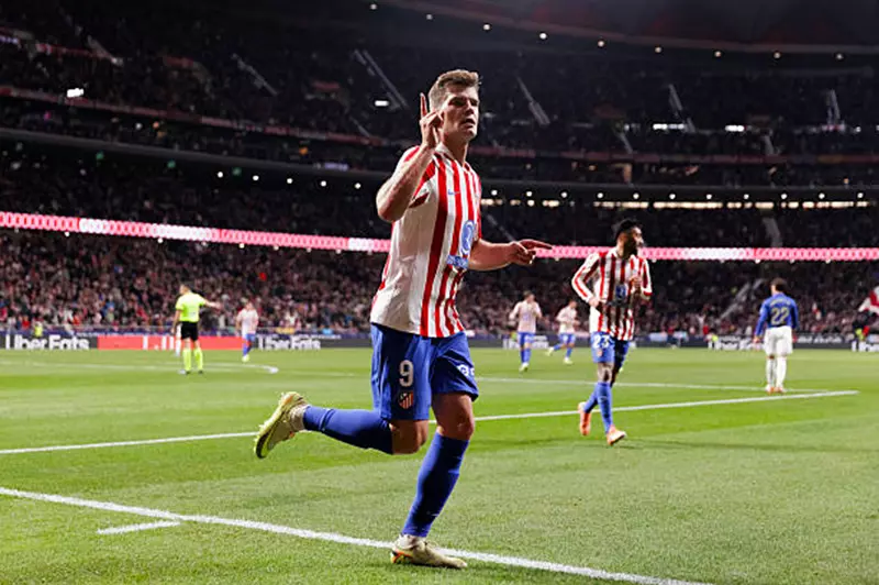 احتفال ألكسندر سورلوث لاعب أتلتيكو مدريد